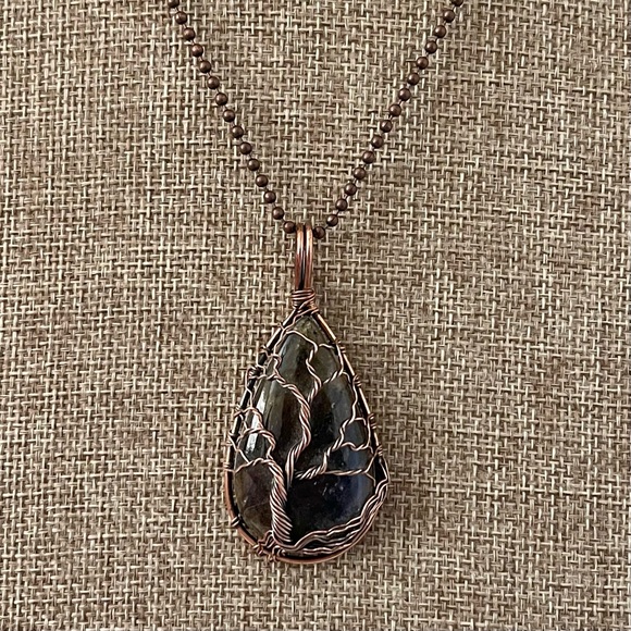 ARTISAN Labradorite Copper Wire Wrapped Tree of Life Pendant Necklace - Picture 3 of 13